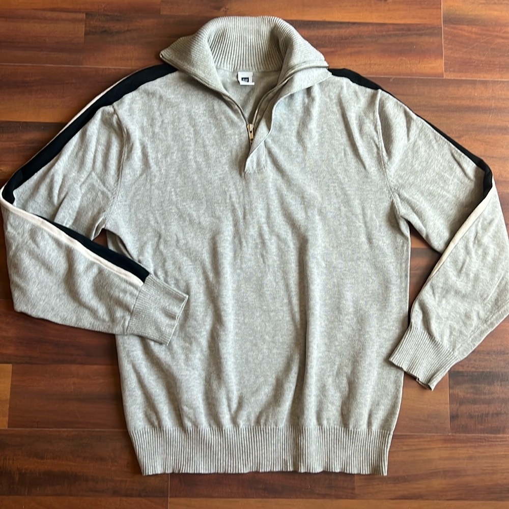 Gap Men’s Pullover Size XL